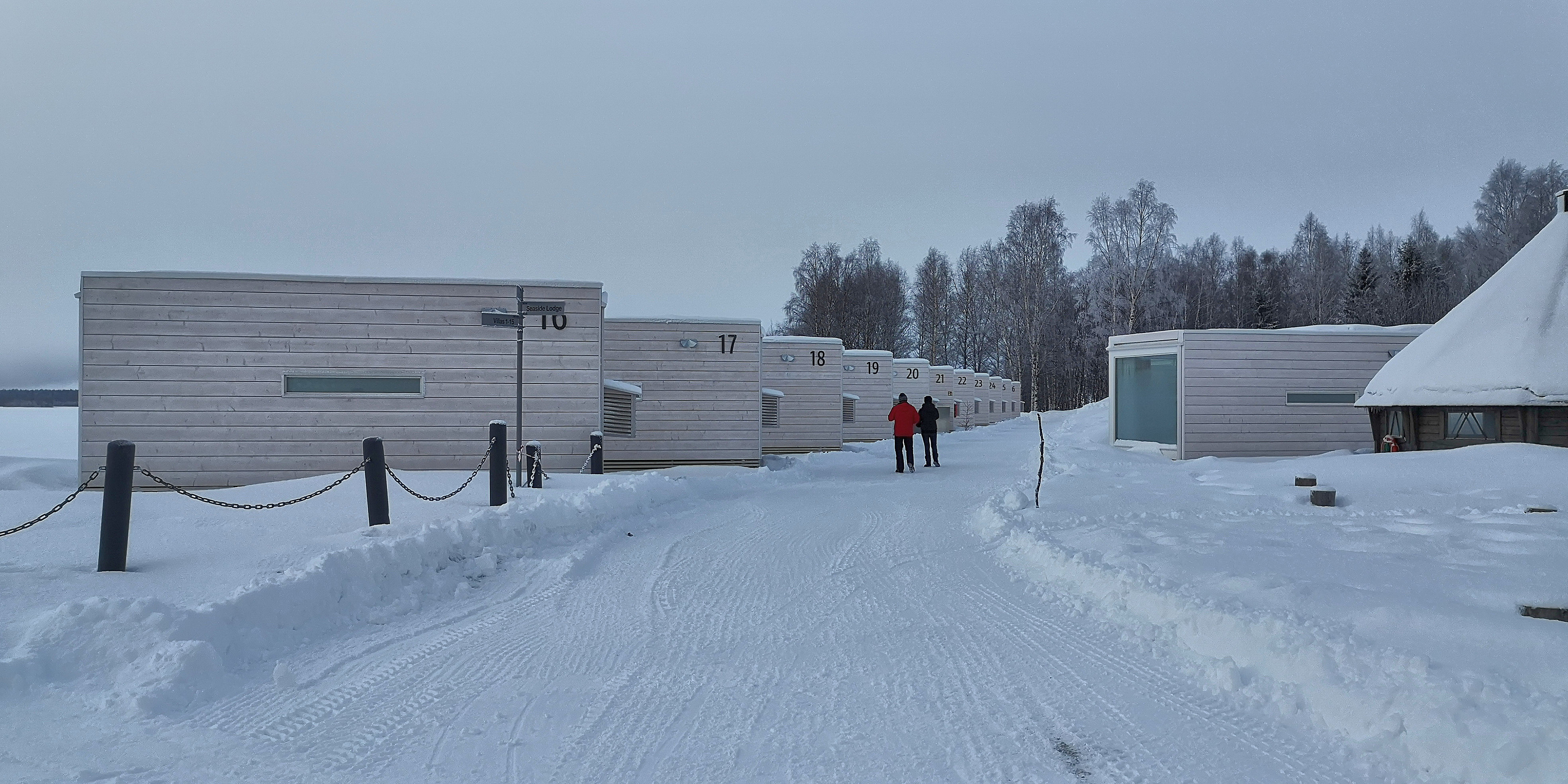 Die Lodges direkt am Meer